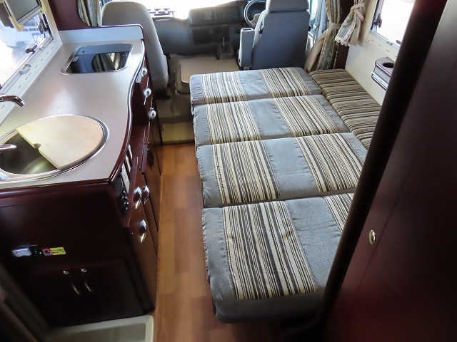 キャンピングカーバスコン