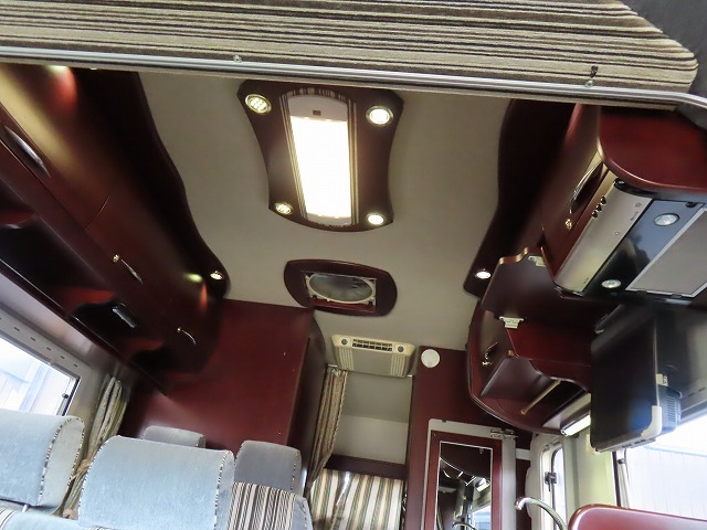 キャンピングカーバスコン