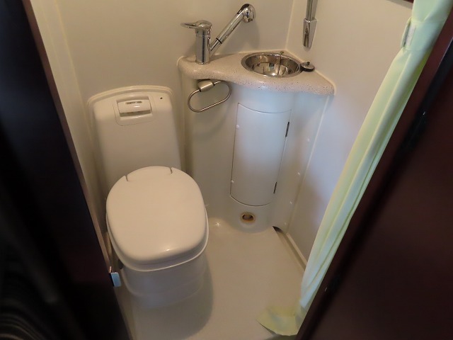 キャンピングカーバスコン