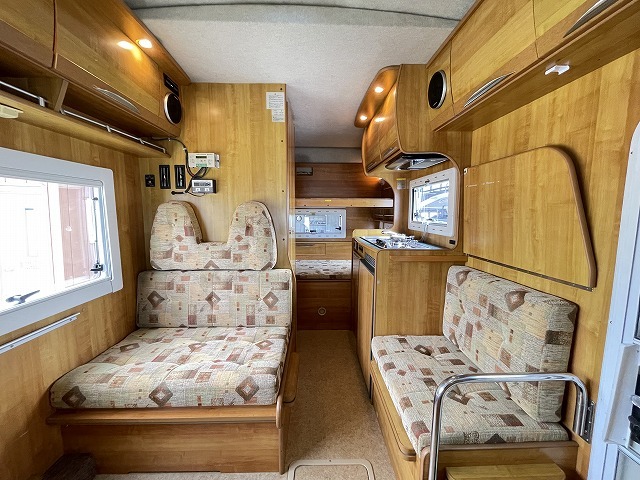 キャンピングカーキャブコン