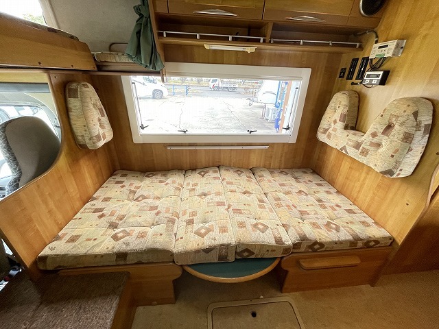 キャンピングカーキャブコン