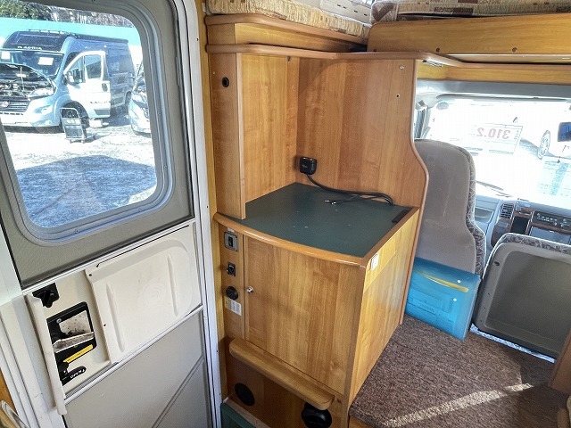 キャンピングカーキャブコン