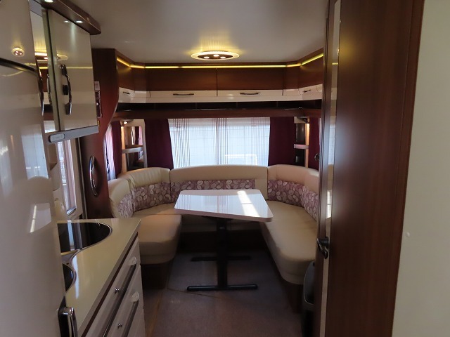 キャンピングカートレーラー