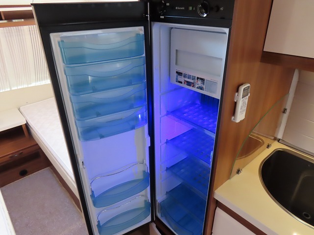 キャンピングカートレーラー