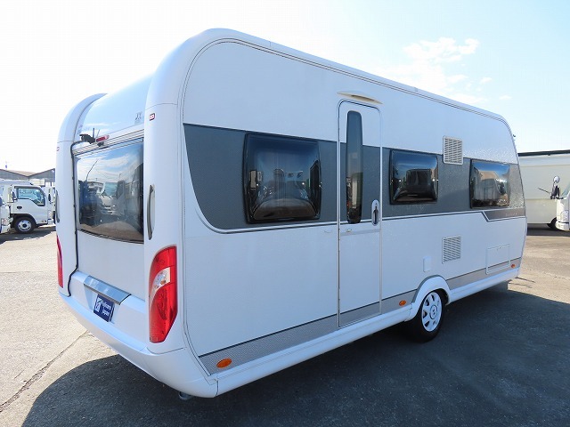 キャンピングカートレーラー