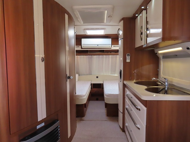 キャンピングカートレーラー