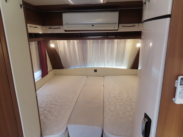 キャンピングカートレーラー