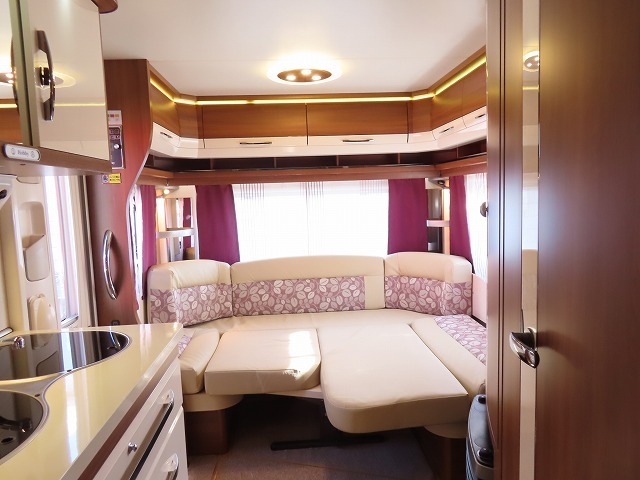 キャンピングカートレーラー