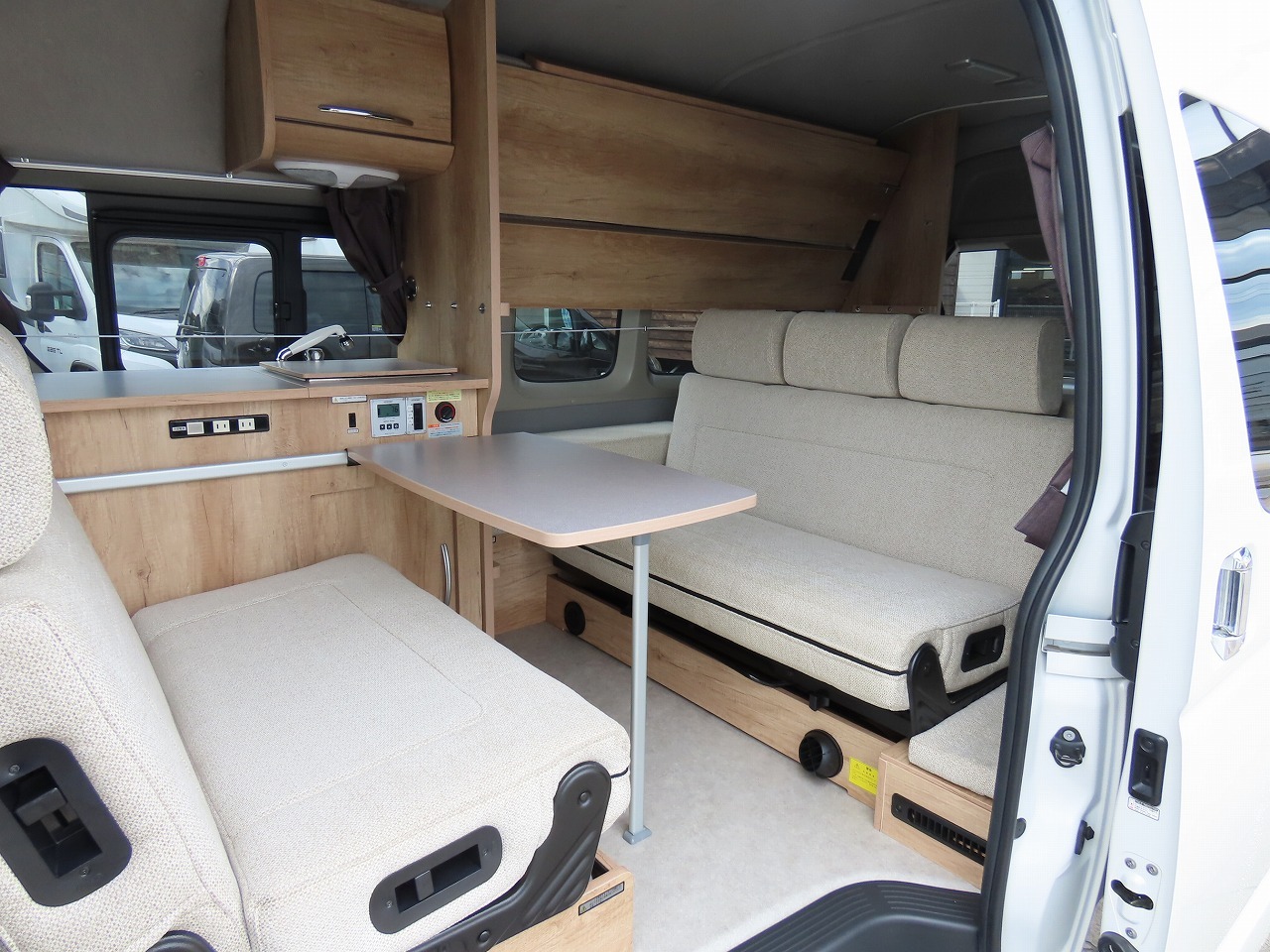 キャンピングカーバンコン