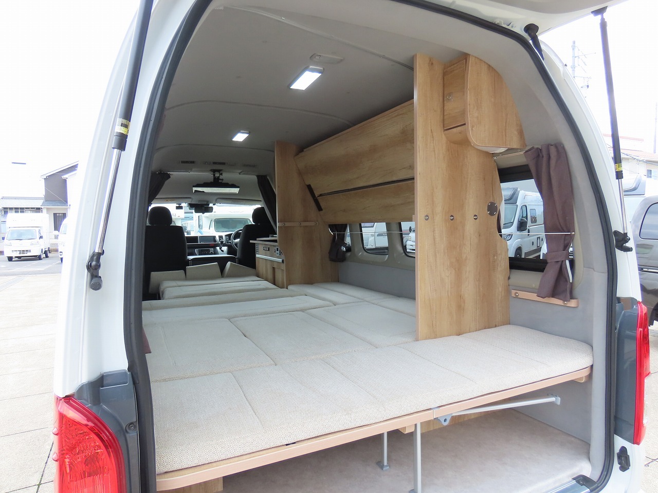 キャンピングカーバンコン