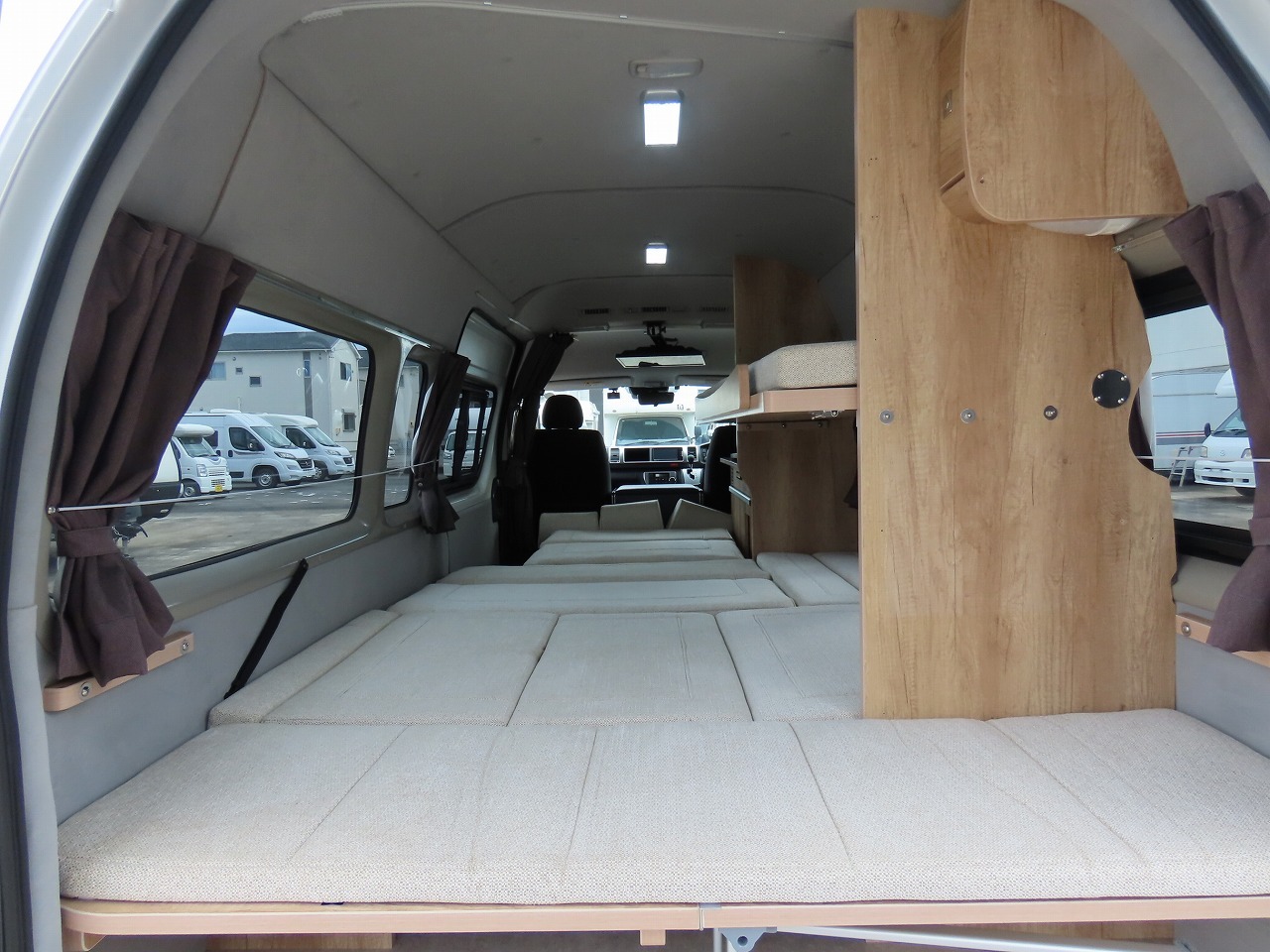 キャンピングカーバンコン