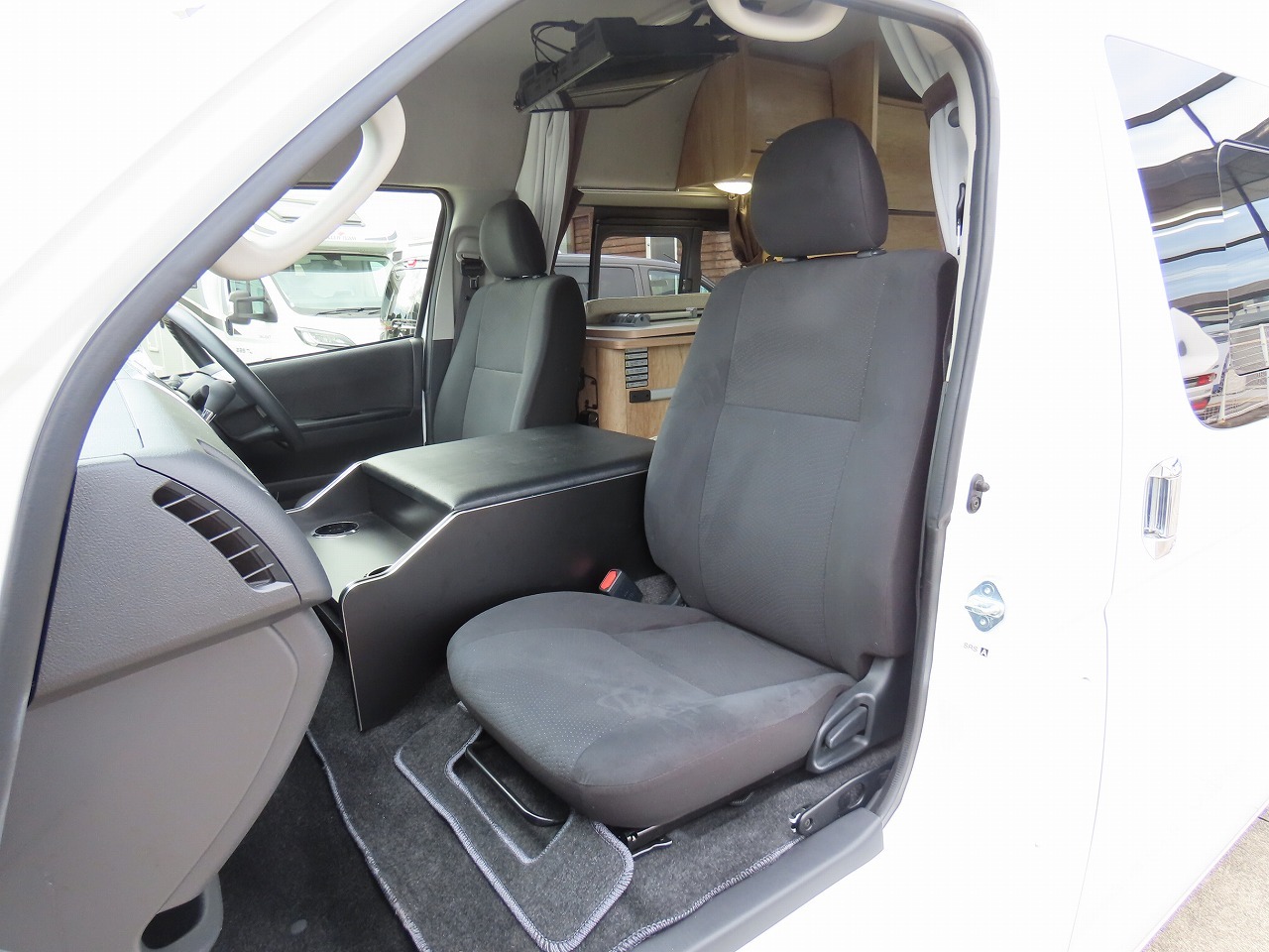 キャンピングカーバンコン