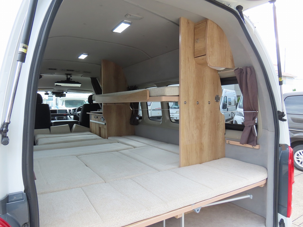 キャンピングカーバンコン