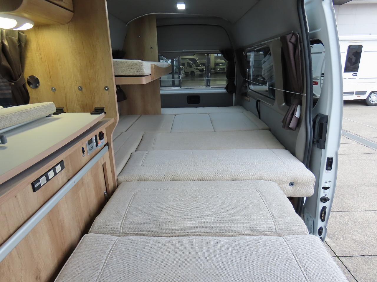 キャンピングカーバンコン