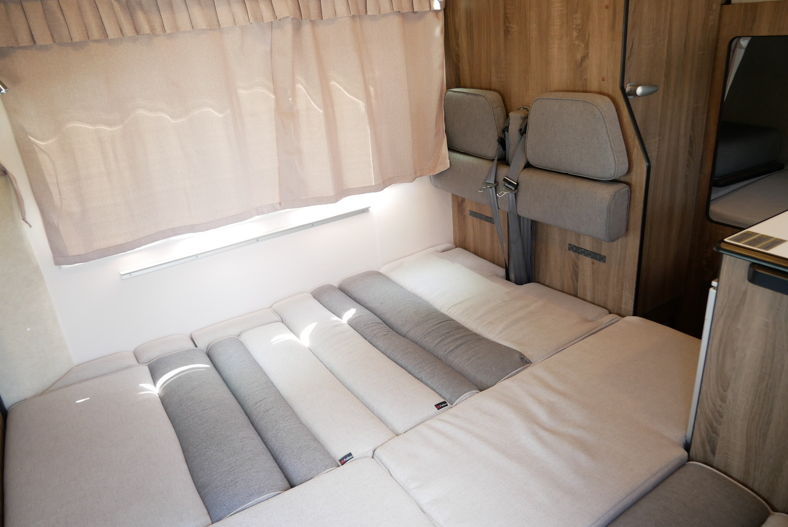 キャンピングカーキャブコン