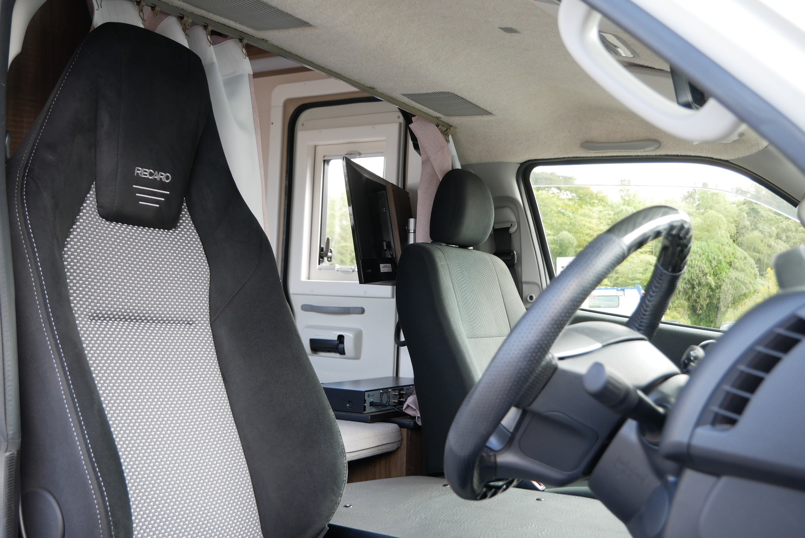 キャンピングカーキャブコン