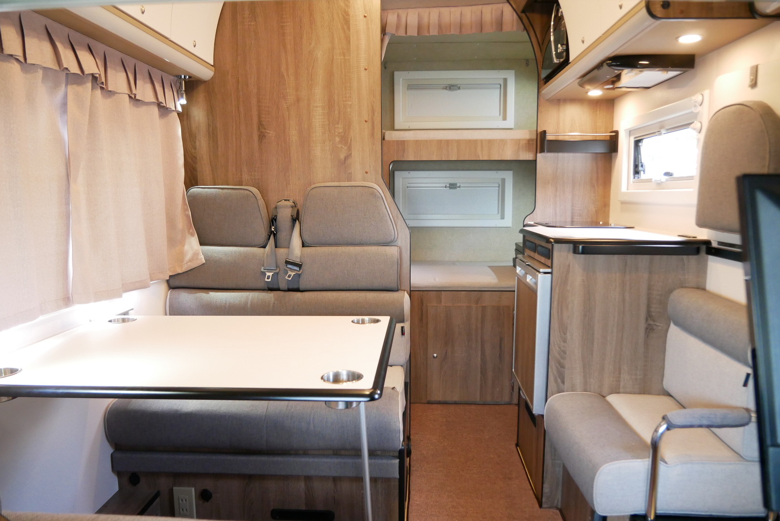 キャンピングカーキャブコン