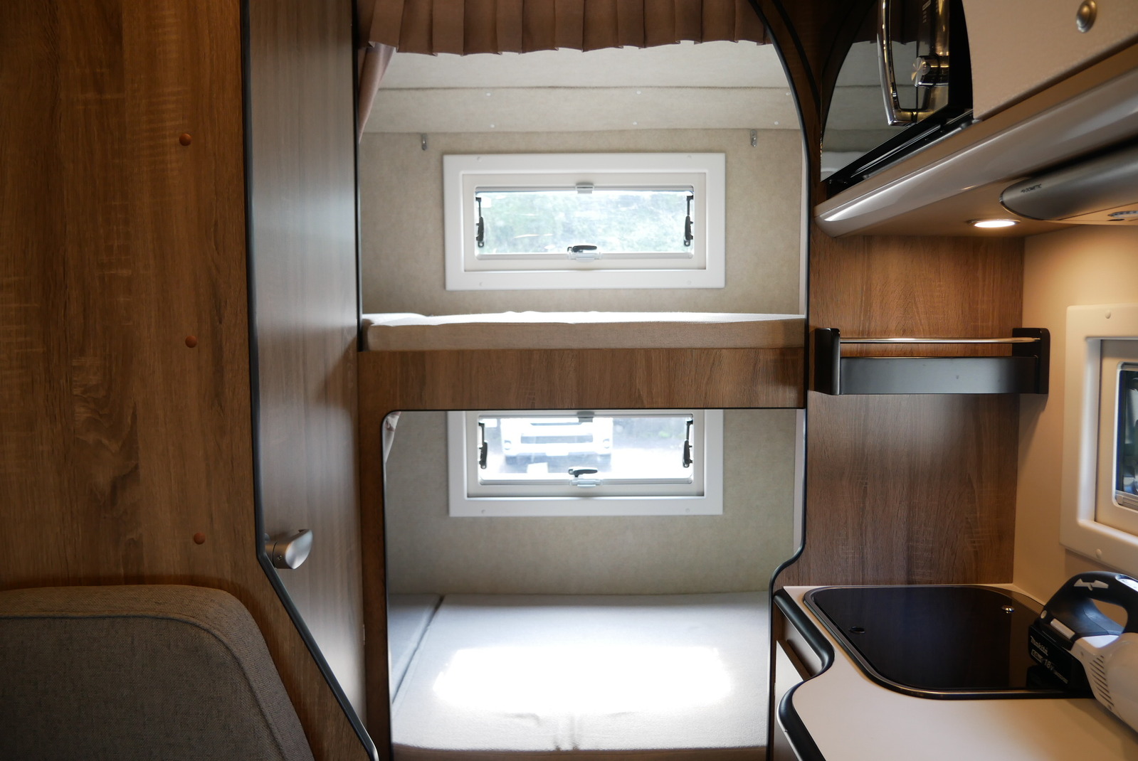 キャンピングカーキャブコン