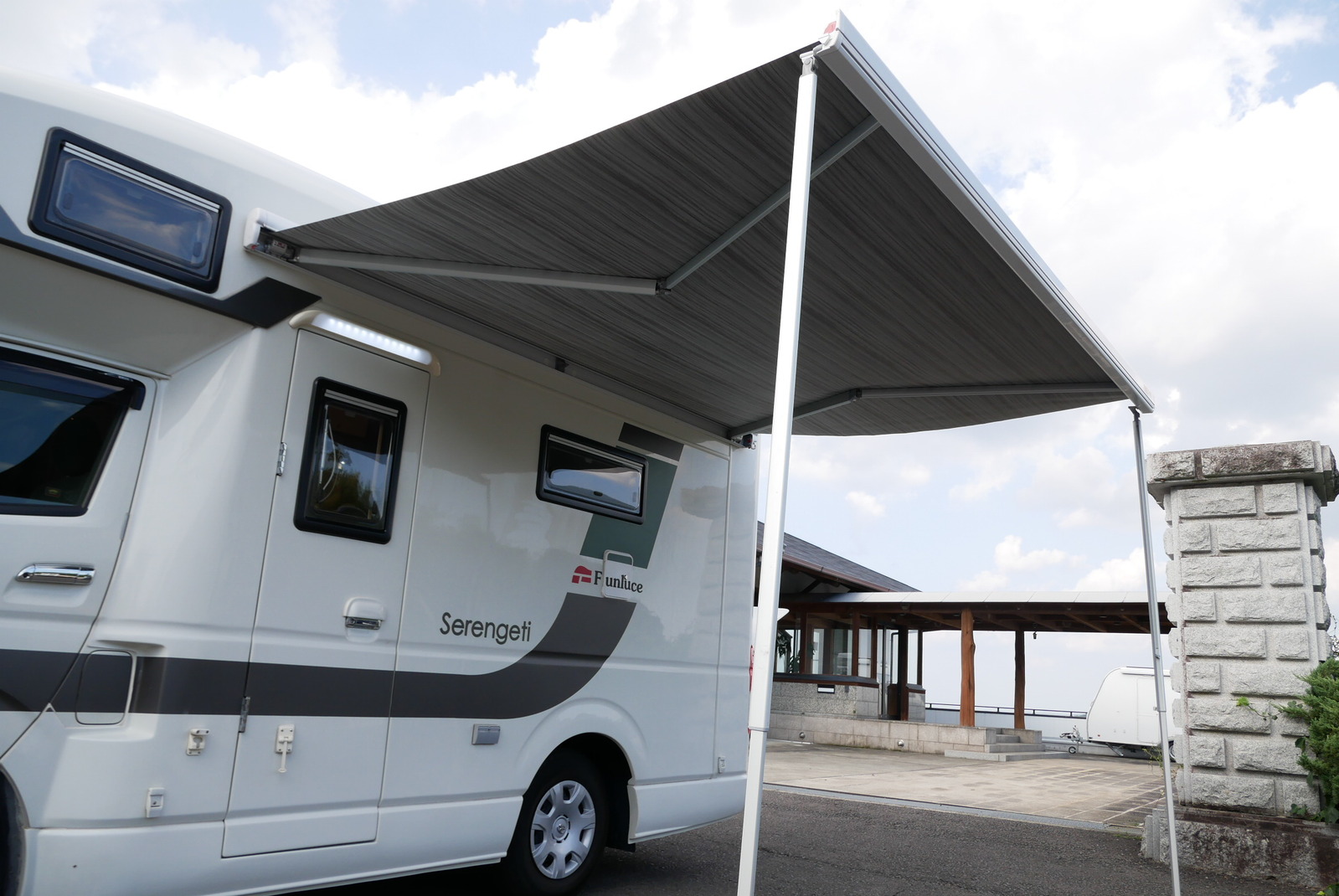 キャンピングカーキャブコン