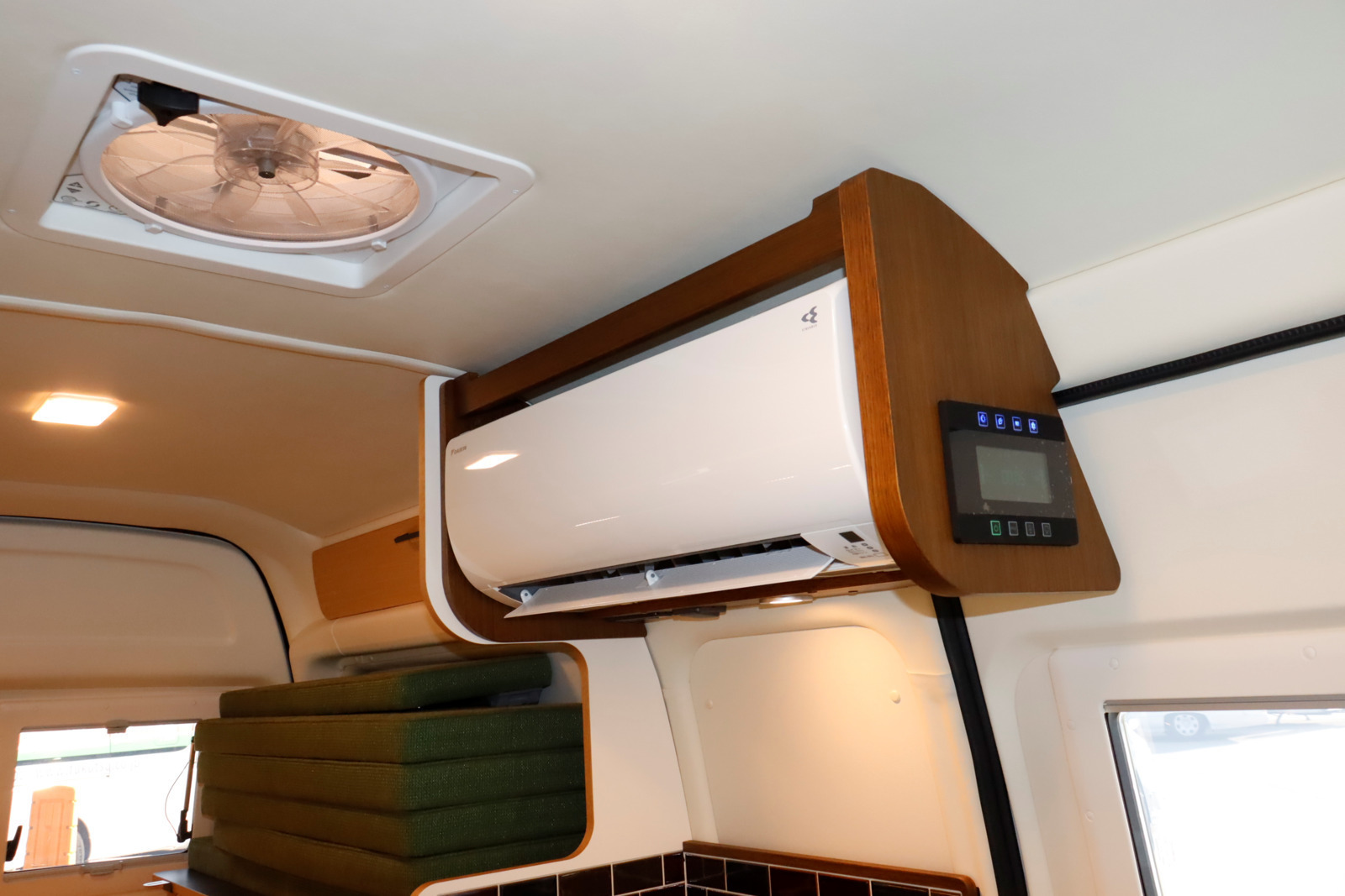 キャンピングカーバンコン