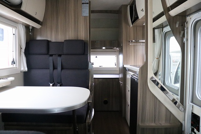 キャンピングカーキャブコン