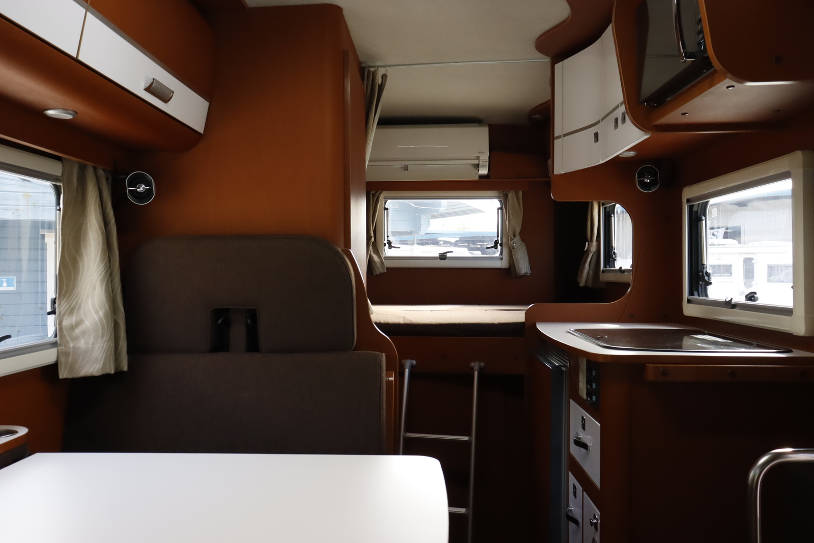 キャンピングカーキャブコン