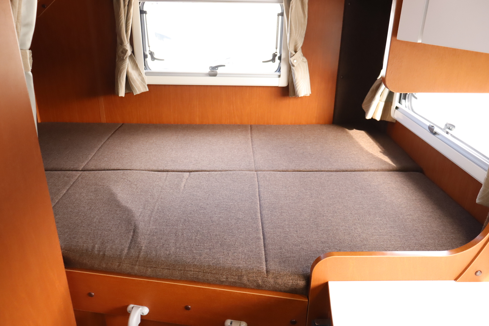 キャンピングカーキャブコン