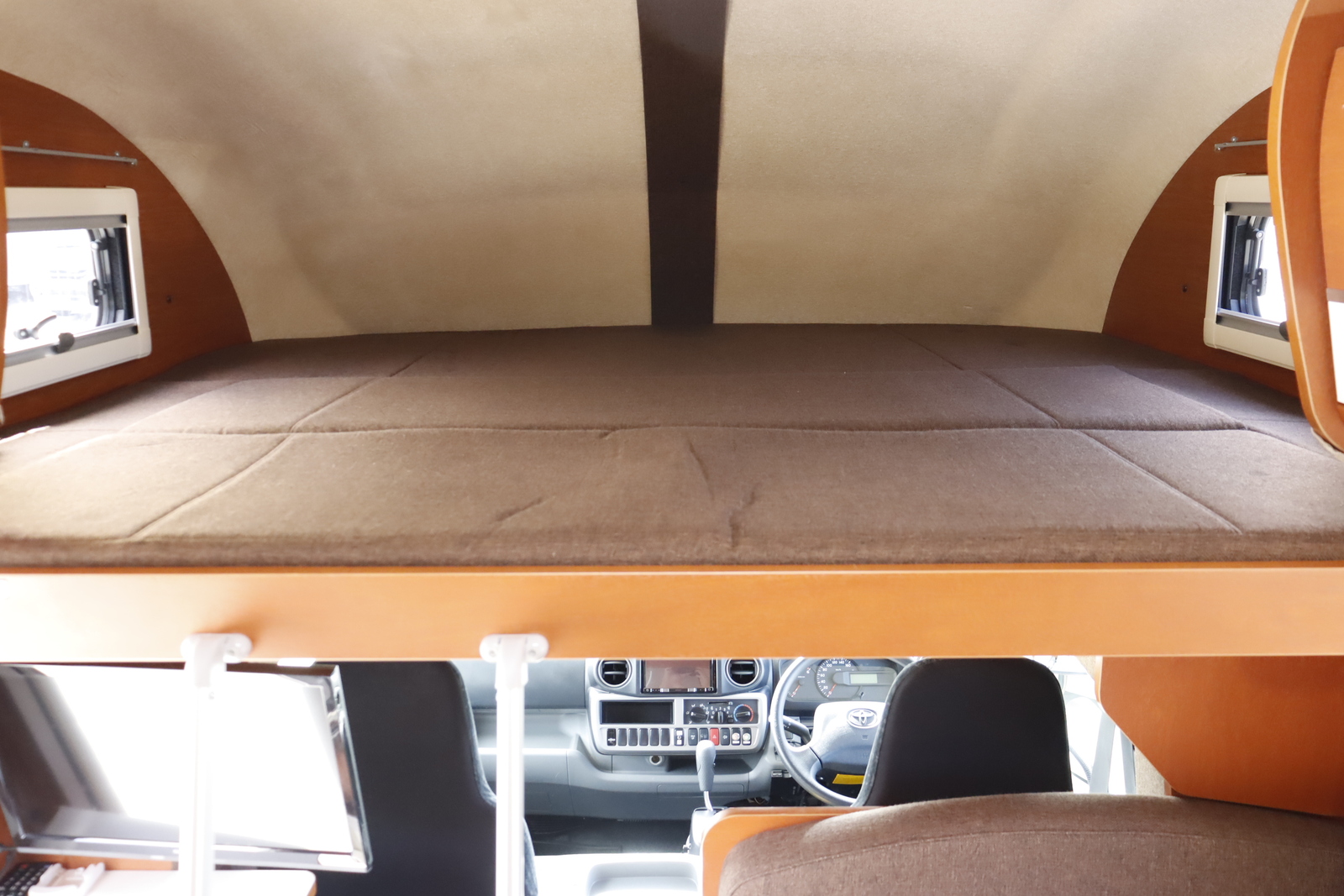 キャンピングカーキャブコン