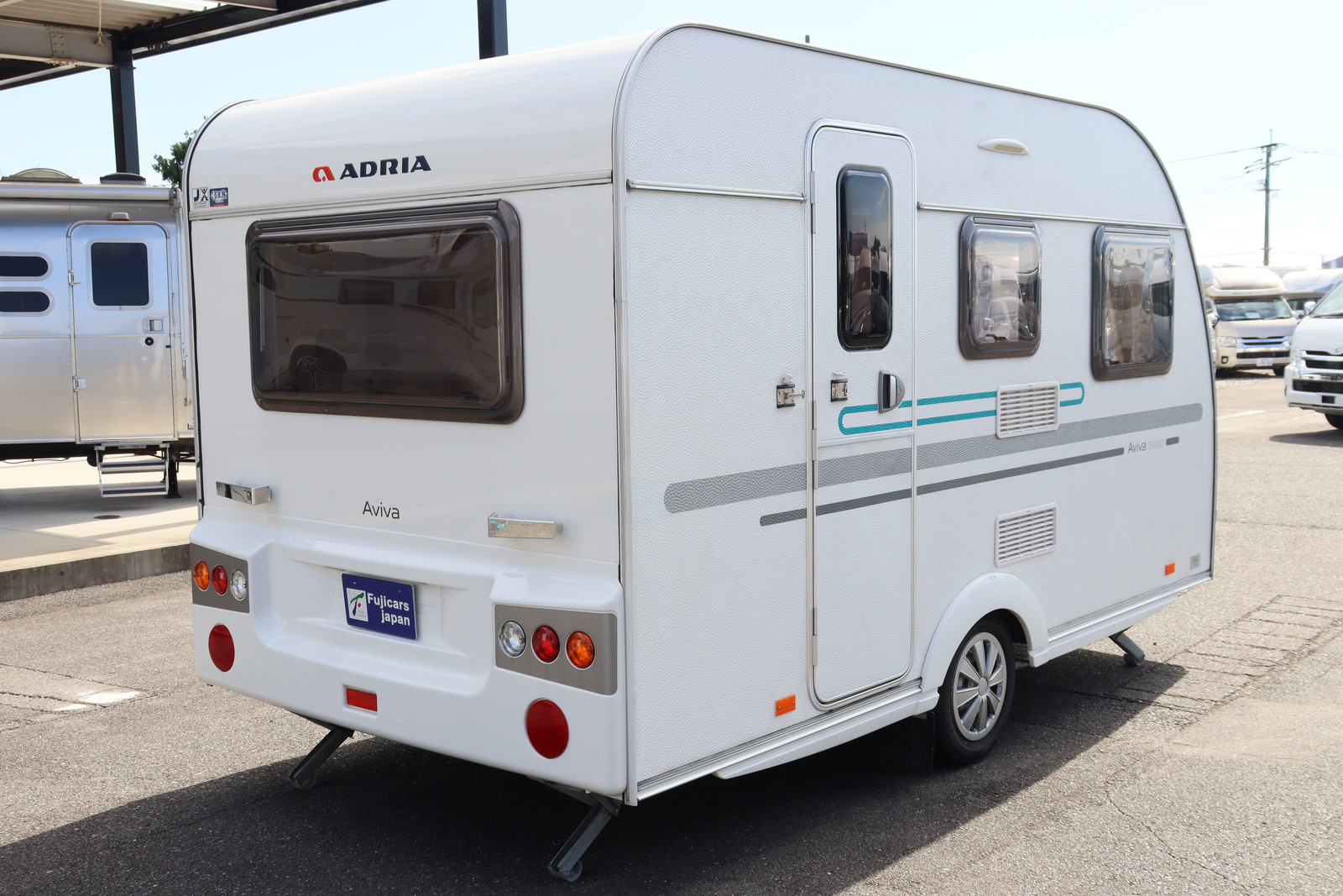 キャンピングカートレーラー