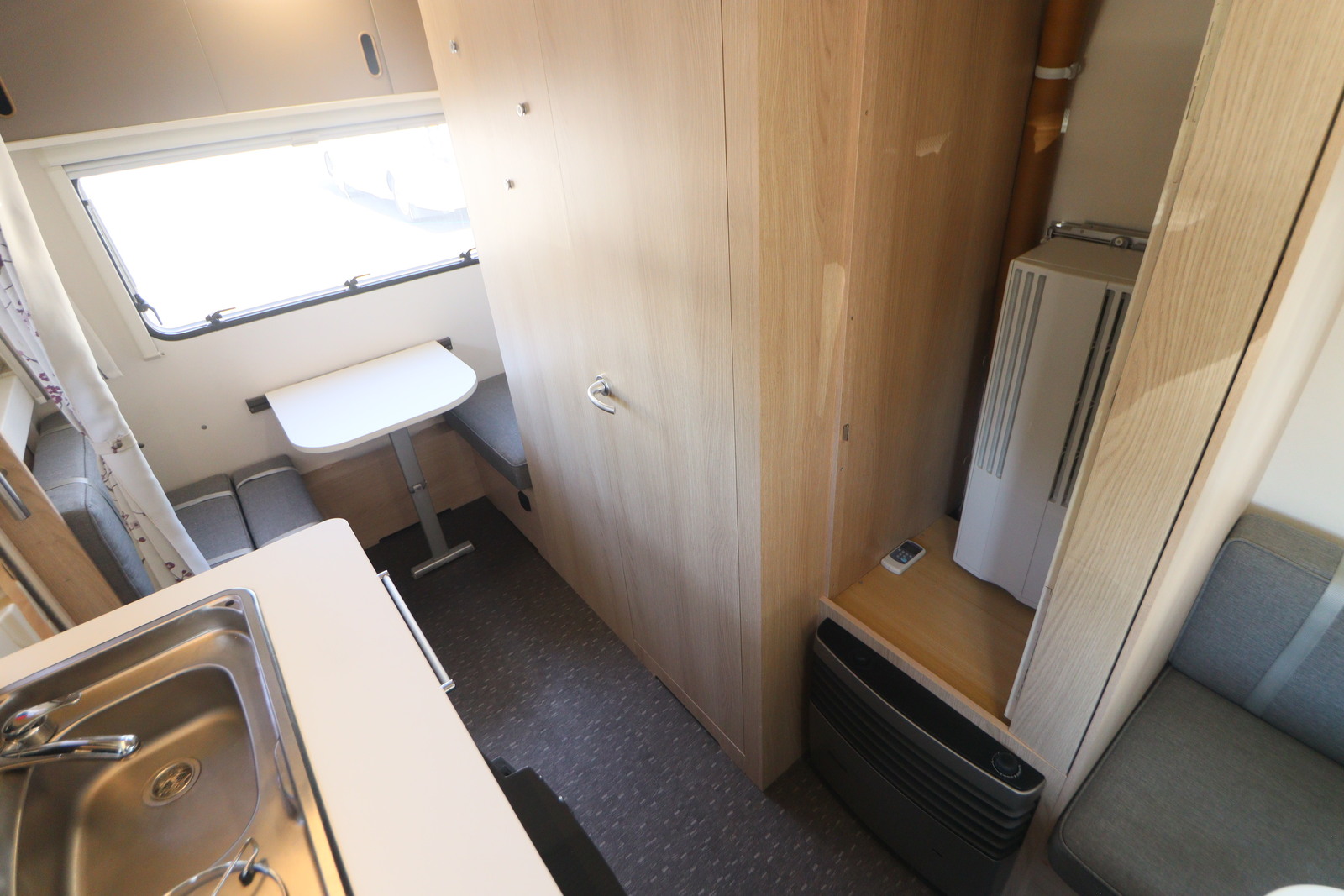 キャンピングカートレーラー