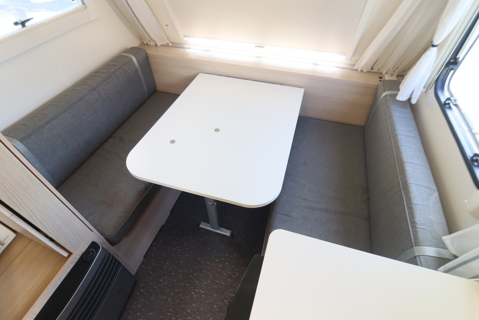 キャンピングカートレーラー