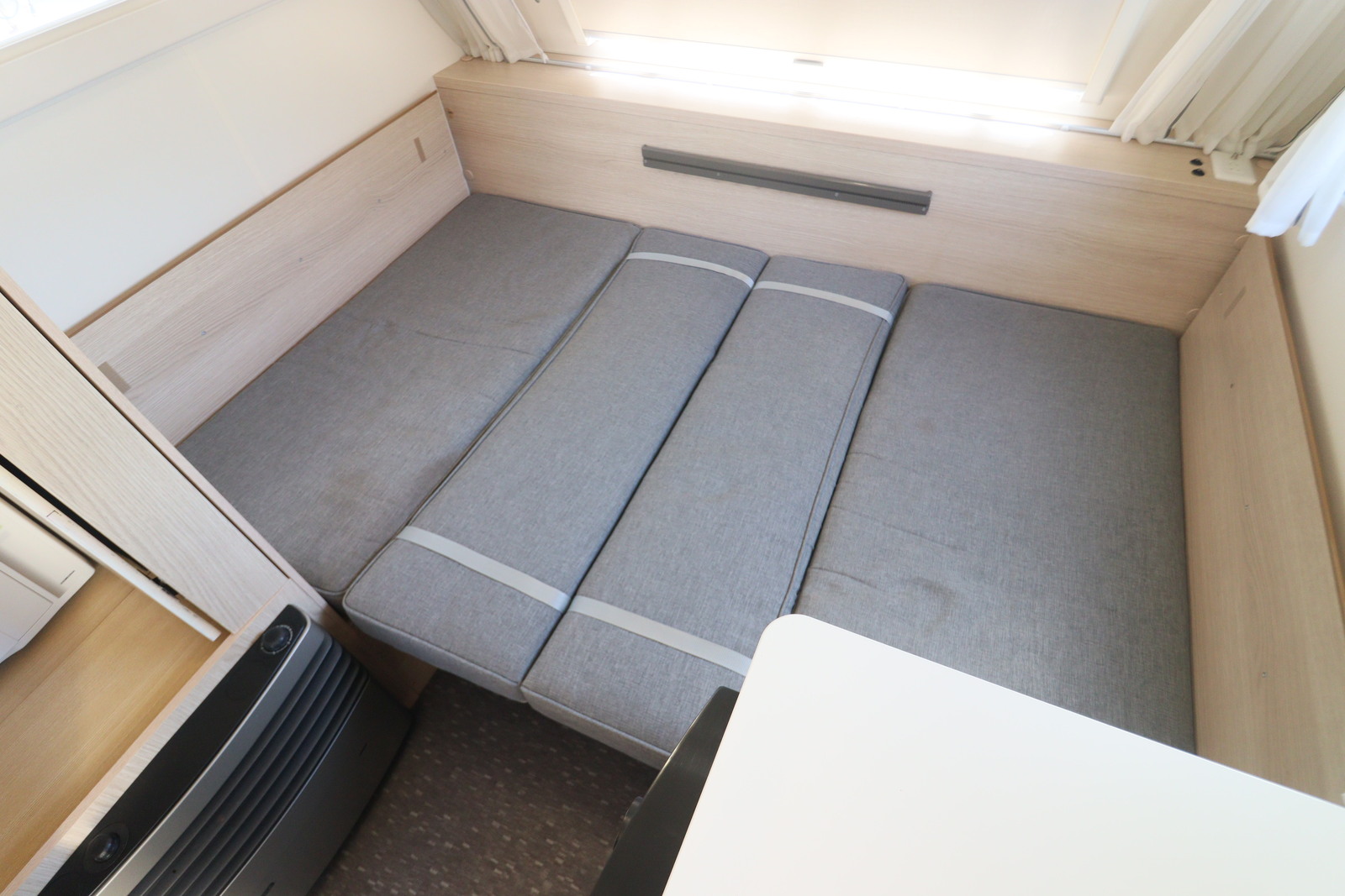 キャンピングカートレーラー