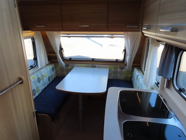 キャンピングカートレーラー