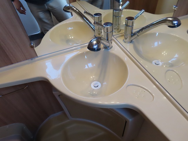 キャンピングカートレーラー