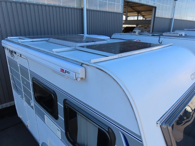 キャンピングカートレーラー