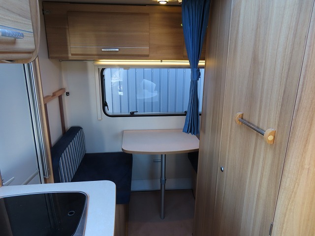 キャンピングカートレーラー