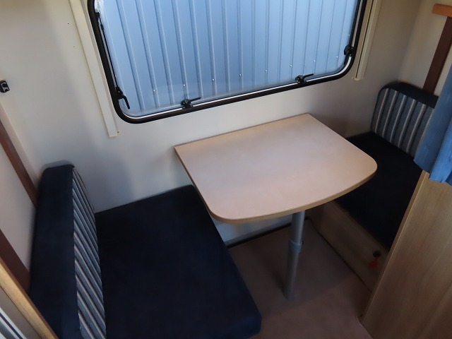 キャンピングカートレーラー