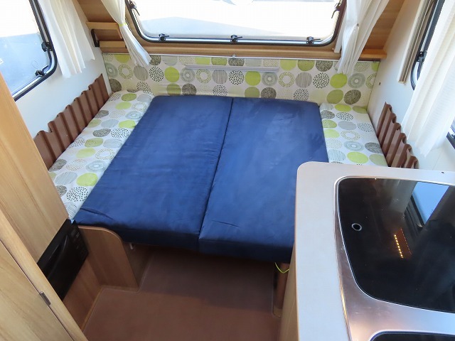 キャンピングカートレーラー