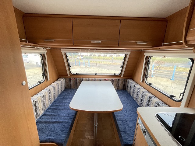 キャンピングカートレーラー