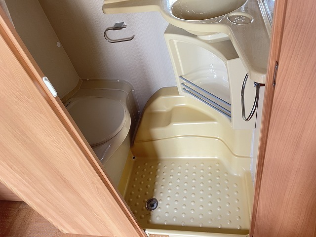 キャンピングカートレーラー