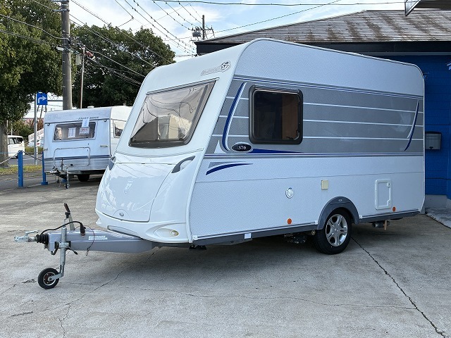 キャンピングカートレーラー