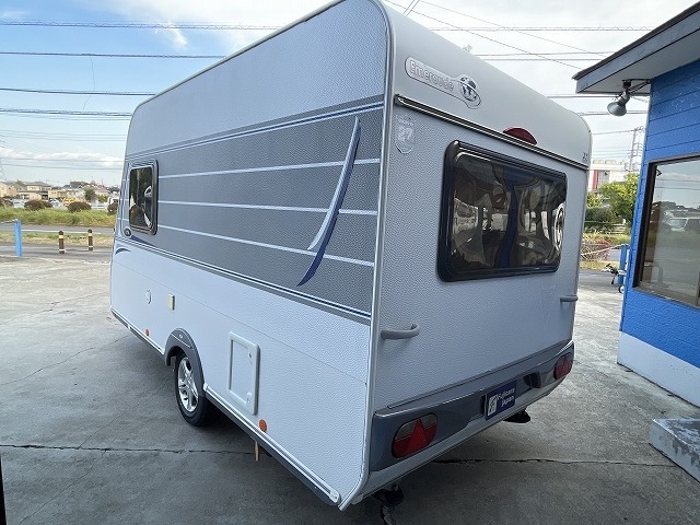 キャンピングカートレーラー