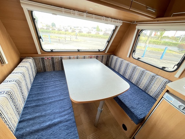 キャンピングカートレーラー