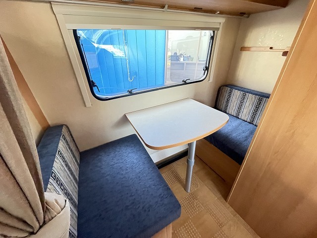 キャンピングカートレーラー