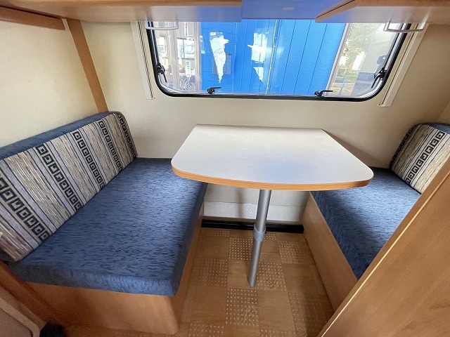 キャンピングカートレーラー