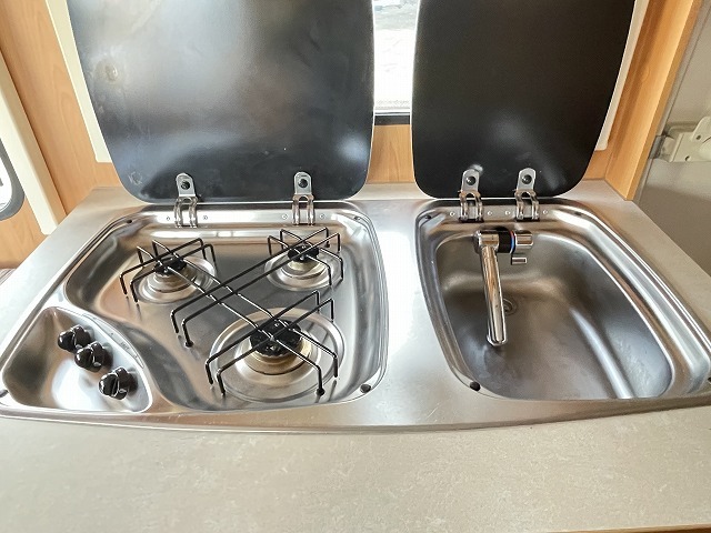 キャンピングカートレーラー