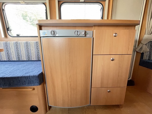 キャンピングカートレーラー