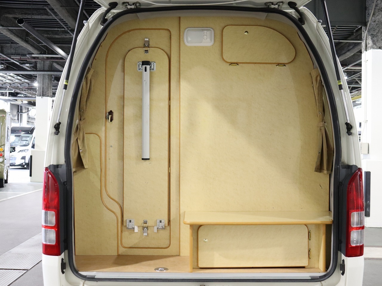 キャンピングカーバンコン