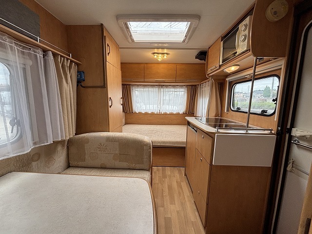 キャンピングカートレーラー