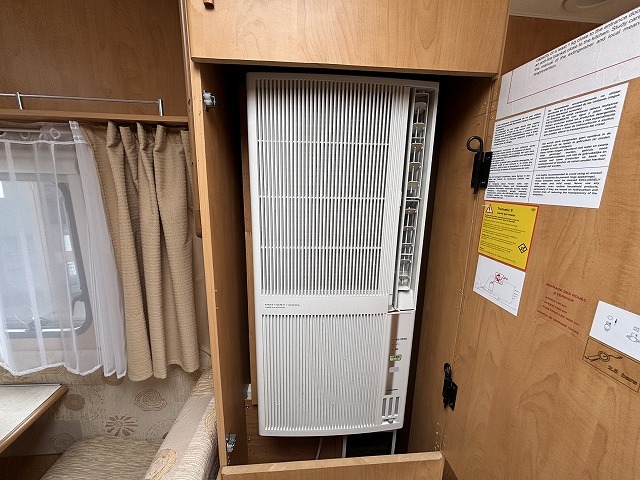 キャンピングカートレーラー